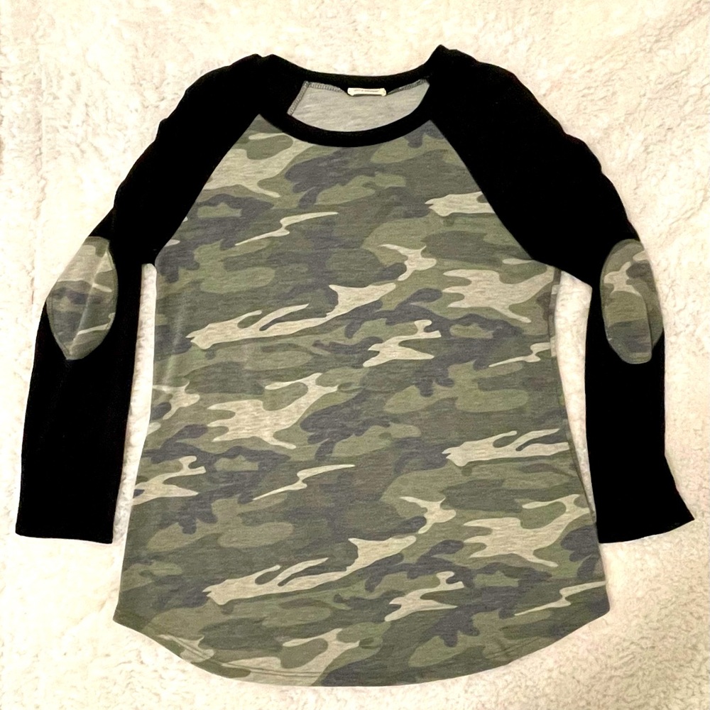 🚫SOLD🚫 Camo long sleeve top